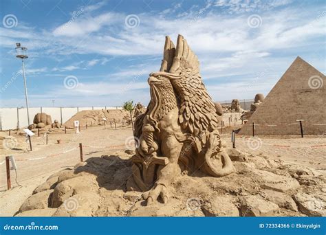 Lara Sandland Sculptures foto editorial. Imagen de creatividad - 72334366