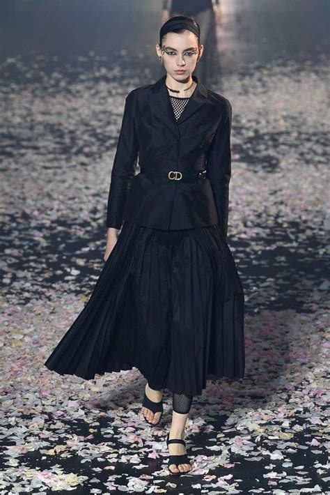 Christian Dior Spring 2019 Ready-to-Wear Fashion Show Collection ...