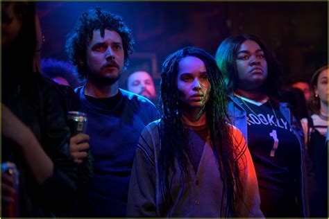 Zoe Kravitz Breaks the Fourth Wall in Hulu's 'High Fidelity' Teaser ...