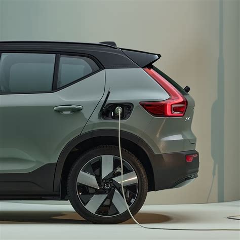 Volvo xc40 recharge electric suv sales report volvo xc40 recharge price ...