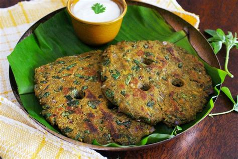 थालीपीठ बनाने की विधि । Thalipeeth Recipe in Hindi