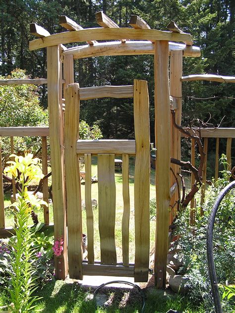 Garden Arbor With Gate | Autumn Weddings Pics