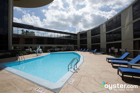 Houston Airport Marriott at George Bush Intercontinental - The Pool at ...