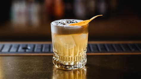 How to Make the Perfect Whiskey Sour—3 Different Ways