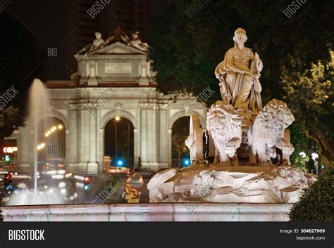 Fountain Cibeles Plaza Image & Photo (Free Trial) | Bigstock