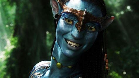 The necklace Neytiri (Zoe Saldana) in Avatar | Spotern