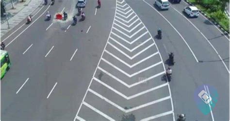 Chevron Lines Road Markings – What Are They? - Auto News - Caricarz