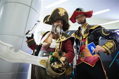 GANGPLANK AND TWISTED FATE COSPLAY | Day 4 at the 2018 World… | Flickr