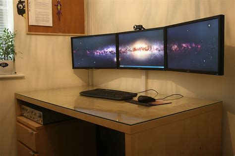 Super clean! Love the wall mounted triple monitors. | Multi-Monitors | Pinterest | Wall mount ...