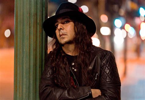 Daron Malakian talks new Scars On Broadway, Chester Bennington, and the ...