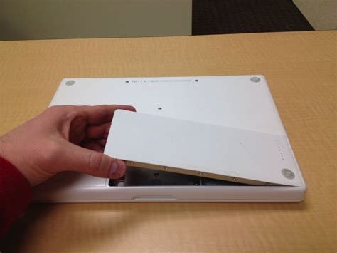 13" MacBook A1181 Battery Replacement - www.InstallUniversity.com