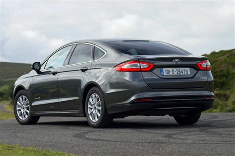 Ford Mondeo Hybrid saloon (2019) | Reviews | Complete Car