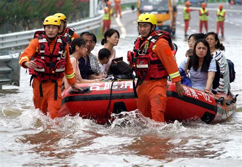 How did Chinese media cover the Henan flood?