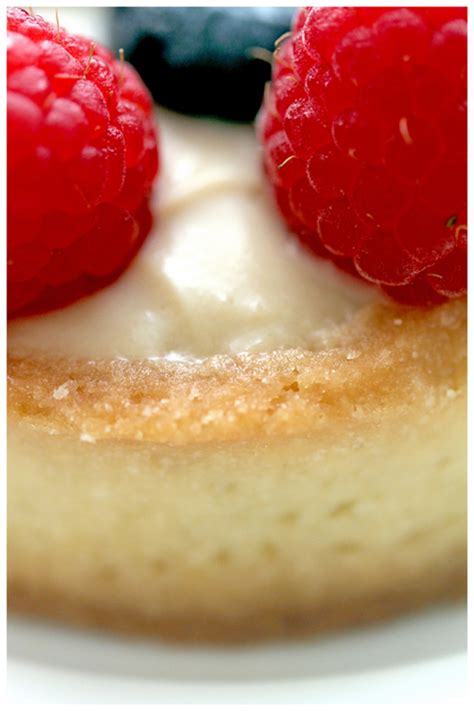 Foodagraphy. By Chelle.: Earl Grey Custard Berries Tart