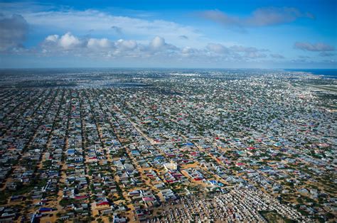 Southern suburbs of Mogadishu, Somalia. May 1, 2015 [OS][2953 x 1961 ...