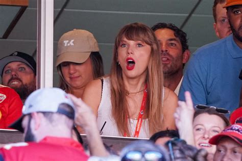 Taylor Swift and Travis Kelce show major PDA at post-game party