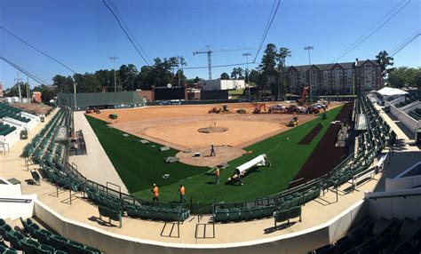 WarBlogle.com - Auburn's Hitchcock Field Gets New Turf