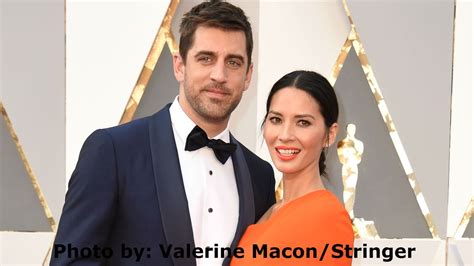 Green Bay Packers QB Aaron Rodgers walks red carpet at Oscars with ...