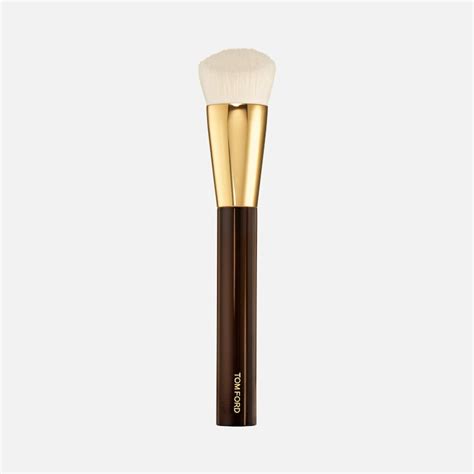 Shade and Illuminate Foundation Brush 2.5 | TOM FORD BEAUTY