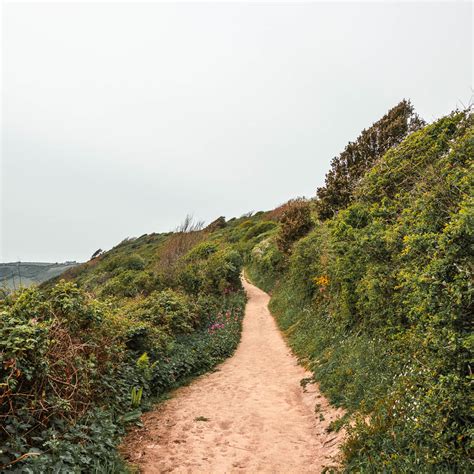 Rame Head Peninsular Walk Guide - She walks in England