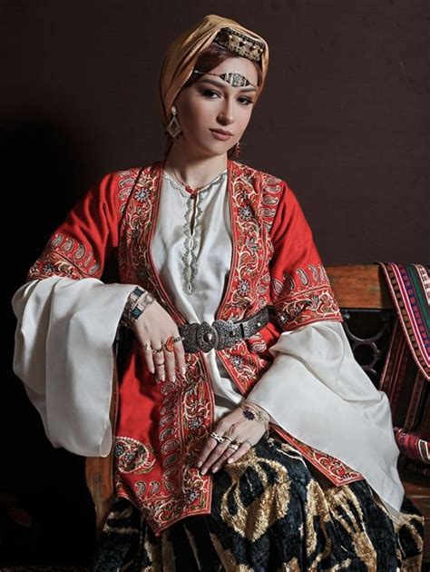 Azerbaijan traditional garment. Azerbaijan | Traditional outfits ...