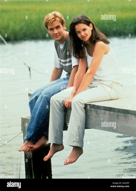 K15138JBP.JAMES VAN DER BEEK & KATIE HOLMES.''Dawson's Creek''. 03/22 ...