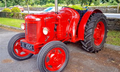 Pics: Keen interest in classic and vintage tractors across the country - Agriland.ie