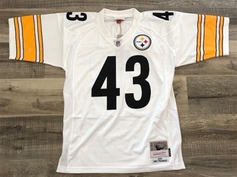 Mitchell & Ness NFL Jersey Sizing Guide w/ Photos [Authentic & Replica ...