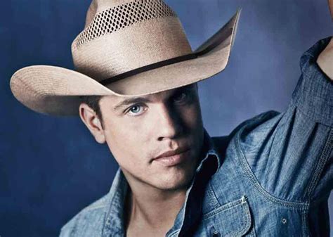 Dustin Lynch Debuts New "Small Town Boy" Lyric Video