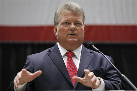 Dem bypasses party unity in his run for Mississippi governor | AP News