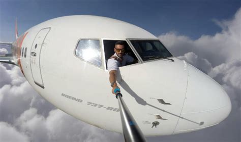 Photoshopped Pictures of Pilot Clicking Selfies From Plane Mid-Air Goes Viral! - India.com