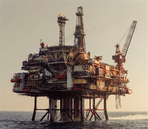 HD photo of an oil rig somewhere in North Sea : r/submechanophobia