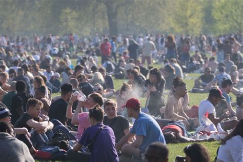 Thousands get royally stoned in Hyde Park for 4/20 | Metro News