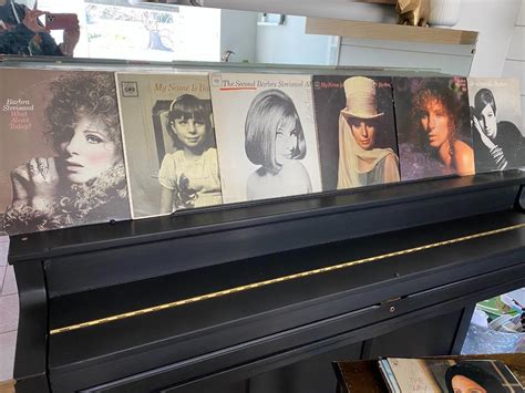 18 Barbra Streisand albums (one possibly signed) | EstateSales.org