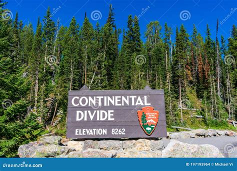 Continental divide sign editorial stock image. Image of continental - 197193964