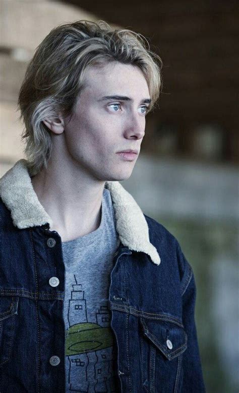 James Paxton as Lukas Waldenbeck in Eyewitness | Лгбт, Сериалы, Мальчики