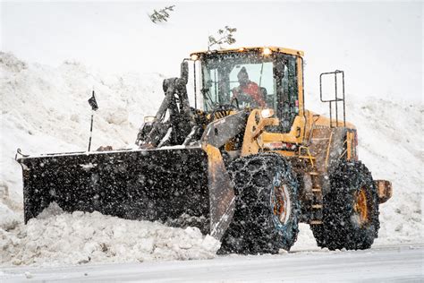 Colorado weather: Blizzard conditions delay over 400 DIA flights and shut down Eastern Plains ...