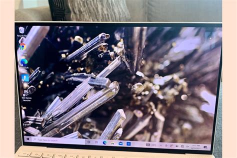 Dell XPS 13 OLED Impressions: Great Display, High Price | Gadgets 360