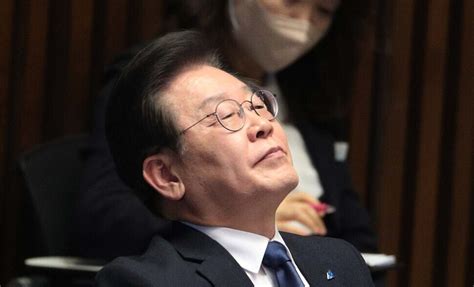 Top opposition leader Lee avoids arrest in unexpectedly close vote