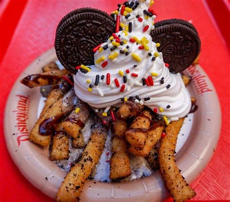 An Inside Scoop of the 12 Best Disneyland Desserts! | Disneyland ...