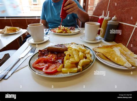 english fried breakfast for two in a greasy spoon cafe in central london, england uk Stock Photo ...