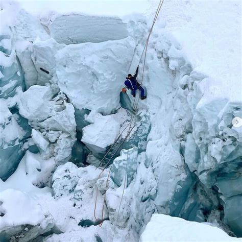 Everest: Avalanche Blocking the Khumbu Icefall? COVID in Base Camp ...