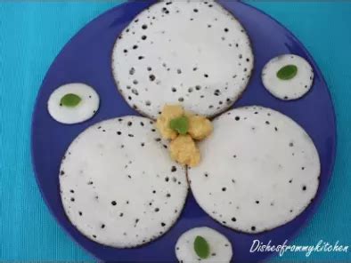 Atukulu (poha) dosa or appam with vada curry - Recipe Petitchef