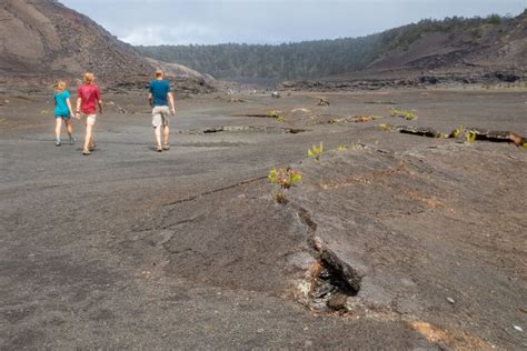 How to Hike the Kīlauea Iki Trail in Hawai’i Volcanoes National Park – Earth Trekkers