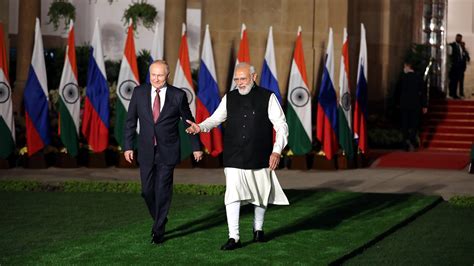 India and Russia Expand Defense Ties, Despite Prospect of U.S. Sanctions - The New York Times