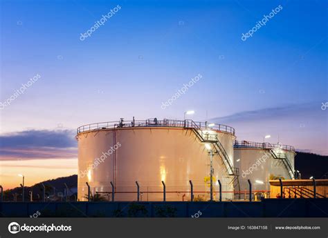 Natural Gas storage tanks , Oil tank Stock Photo by ©Aunging 163847158