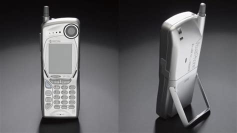 Kyocera VP-210: This was the first camera phone in history