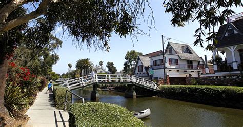 Take a stroll along the Venice Canals - Los Angeles Times