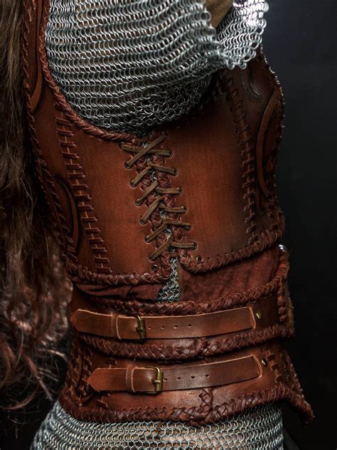 Cuirasse en cuir Lagertha costume de Viking femelle | Etsy | Leather armor women, Leather armor ...