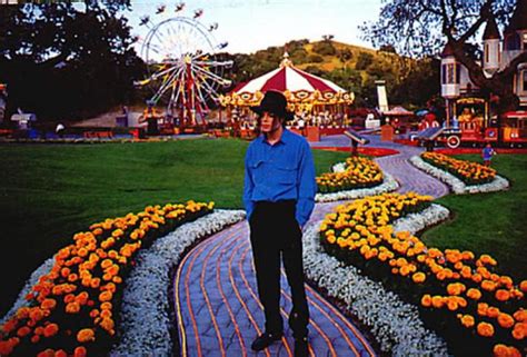 at neverland home - Michael Jackson Official Site